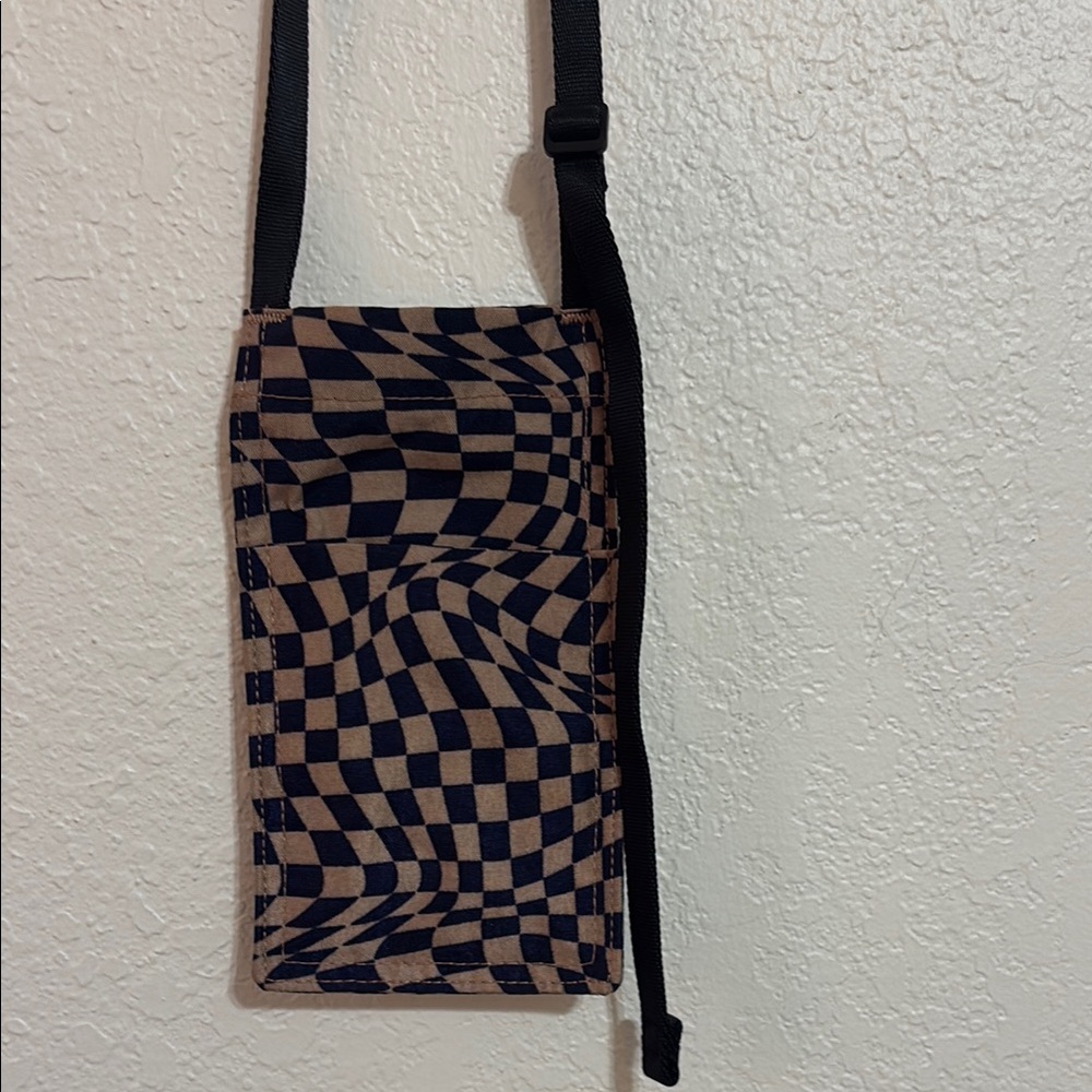 BAGGU ‘Indigo Trippy Checker’ Phone Sling